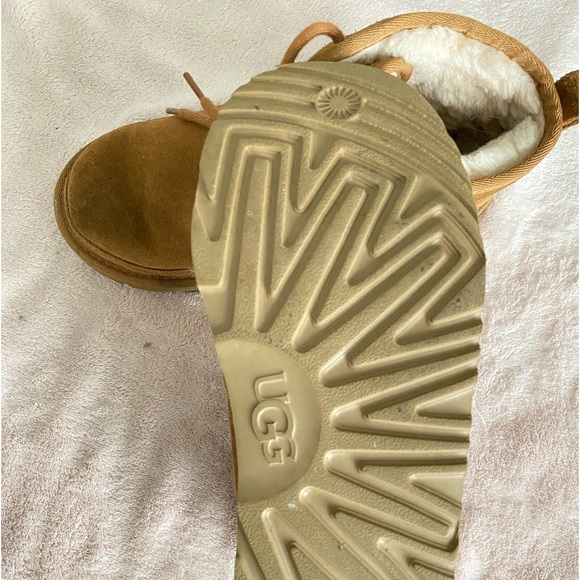Uggs - Picture 2 of 3